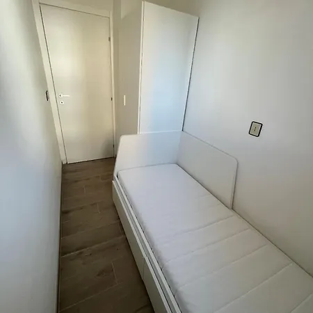 Apartament Sunny Family Steps From The