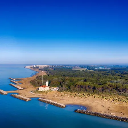 Sunny Family Steps From The Apartment